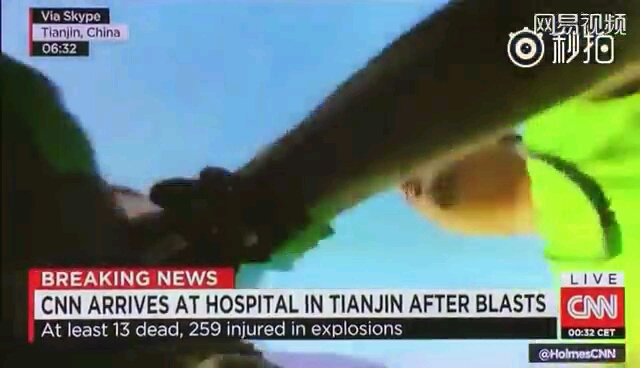  CNN记者采访爆炸现场遭围攻.vdat_20150813214951825.jpg